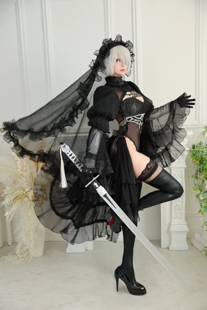 Косплей 2b в чёрном из nier automata от hiro 8